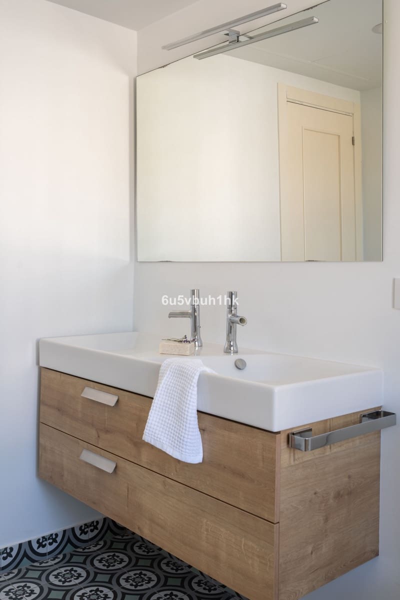 5 makuuhuone Omakotitalo myytävänä paikassa Fuengirola mukana uima-altaan - 614 000 € (Ref: 9518145)