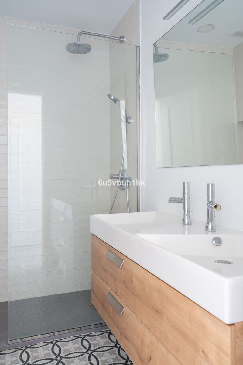 5 makuuhuone Omakotitalo myytävänä paikassa Fuengirola mukana uima-altaan - 614 000 € (Ref: 9518145)