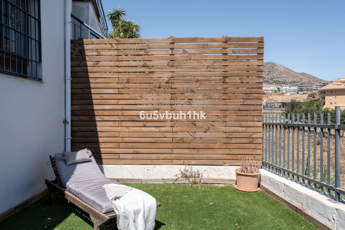 5 makuuhuone Omakotitalo myytävänä paikassa Fuengirola mukana uima-altaan - 614 000 € (Ref: 9518145)