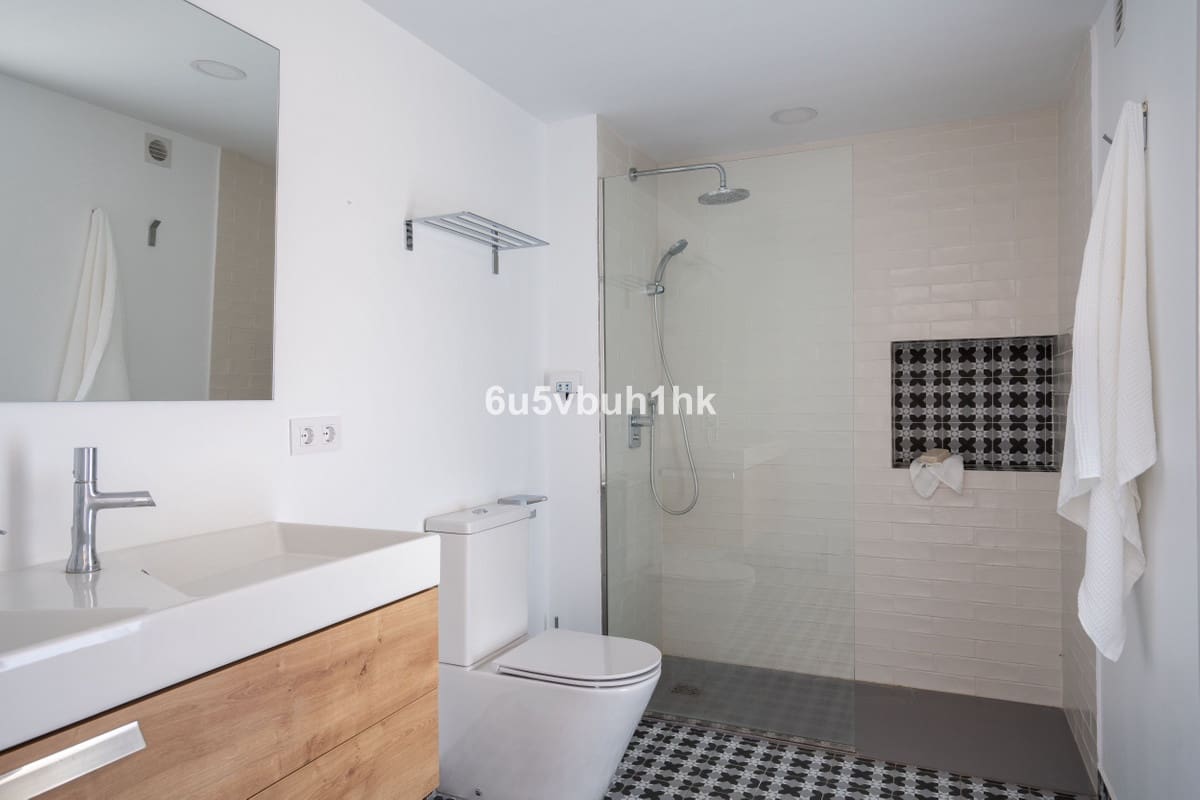 5 makuuhuone Omakotitalo myytävänä paikassa Fuengirola mukana uima-altaan - 614 000 € (Ref: 9518145)