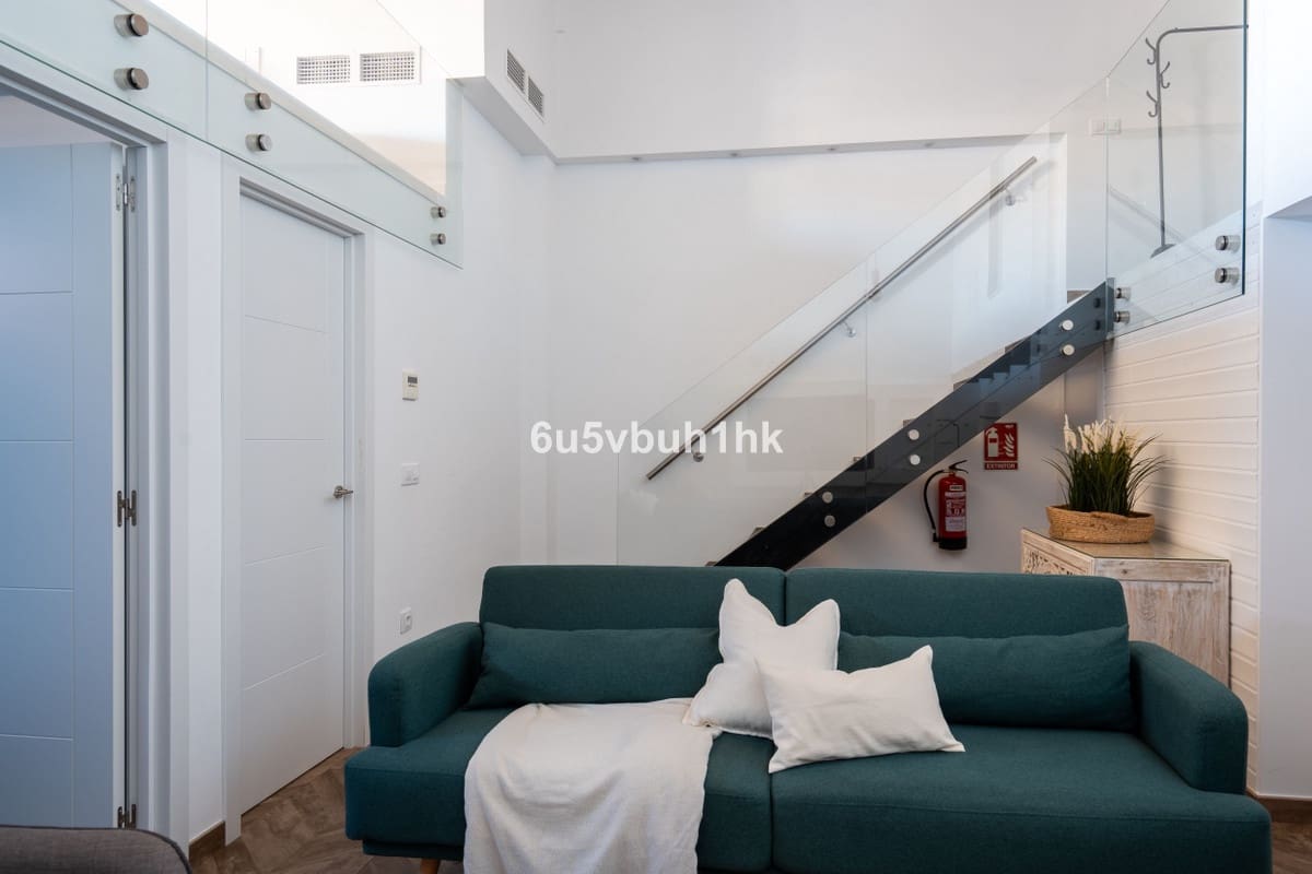 5 makuuhuone Omakotitalo myytävänä paikassa Fuengirola mukana uima-altaan - 614 000 € (Ref: 9518145)