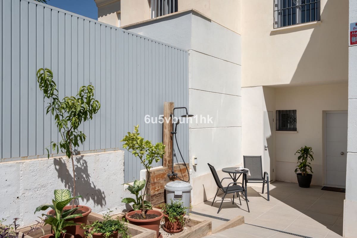 5 makuuhuone Omakotitalo myytävänä paikassa Fuengirola mukana uima-altaan - 614 000 € (Ref: 9518145)