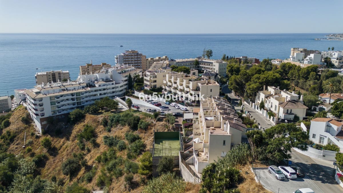 5 makuuhuone Omakotitalo myytävänä paikassa Fuengirola mukana uima-altaan - 614 000 € (Ref: 9518145)