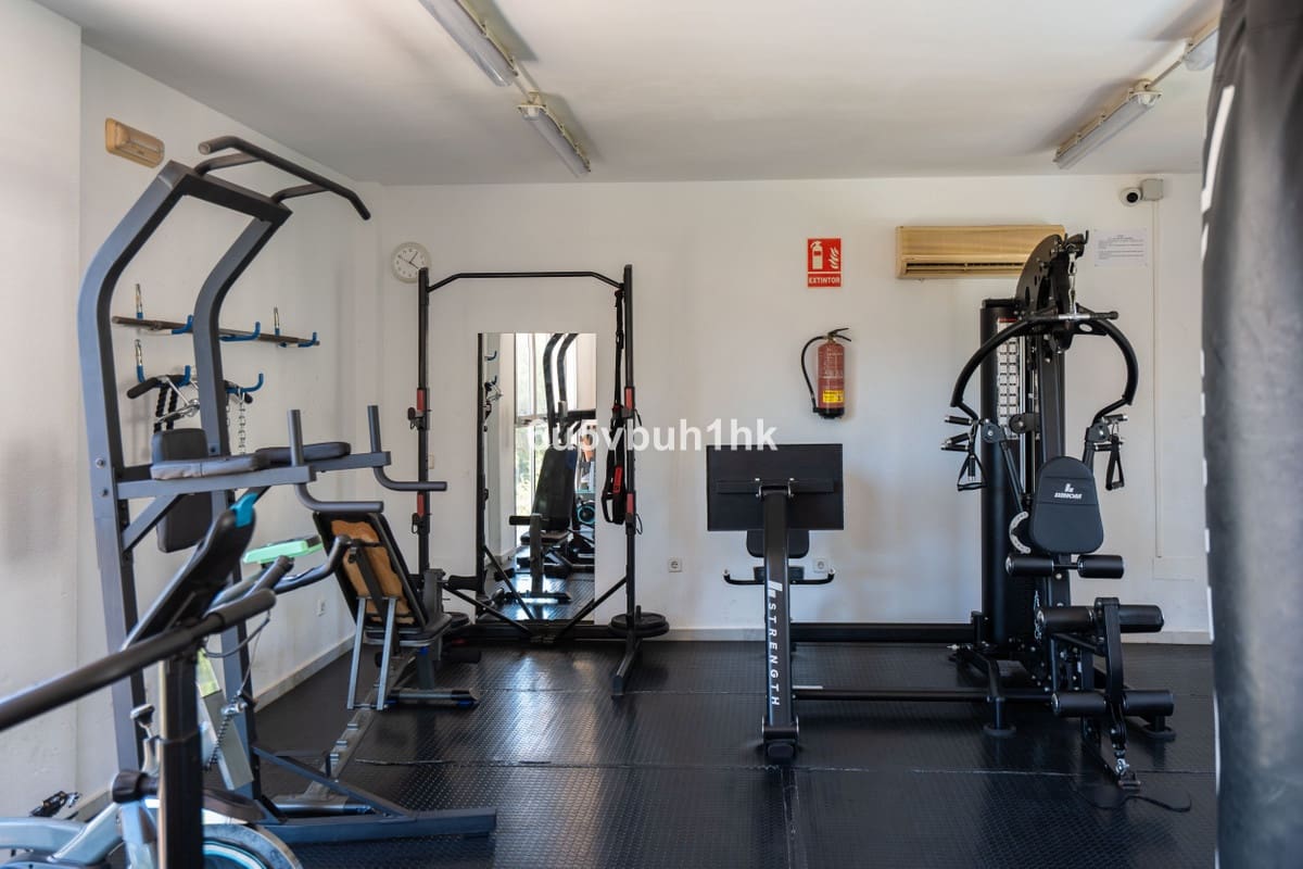 5 makuuhuone Omakotitalo myytävänä paikassa Fuengirola mukana uima-altaan - 614 000 € (Ref: 9518145)