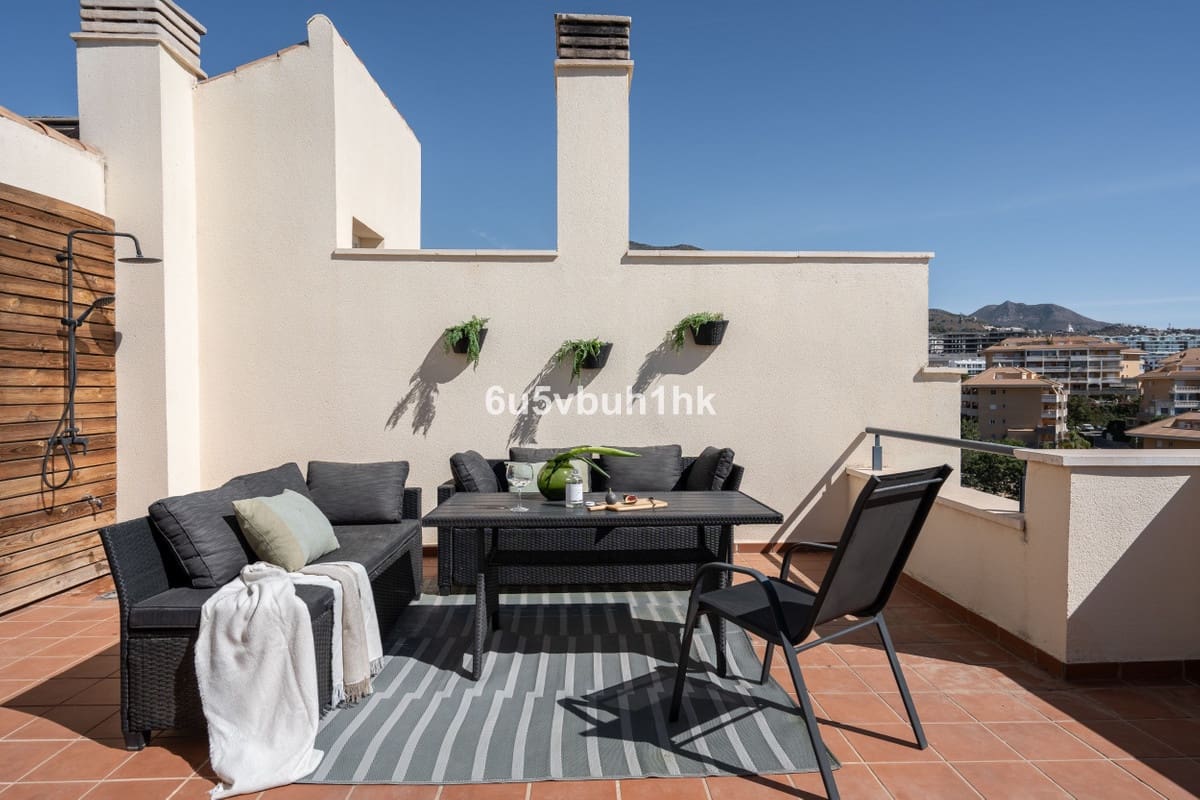 5 makuuhuone Omakotitalo myytävänä paikassa Fuengirola mukana uima-altaan - 614 000 € (Ref: 9518145)