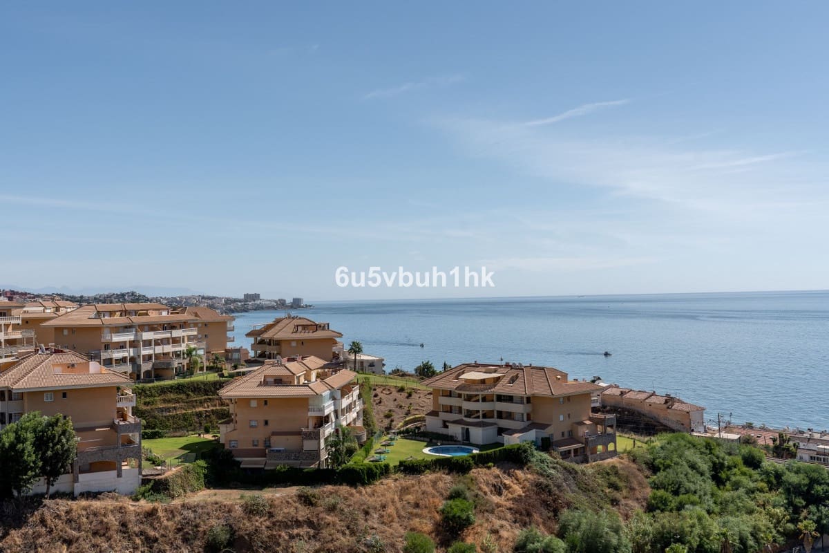 5 makuuhuone Omakotitalo myytävänä paikassa Fuengirola mukana uima-altaan - 614 000 € (Ref: 9518145)