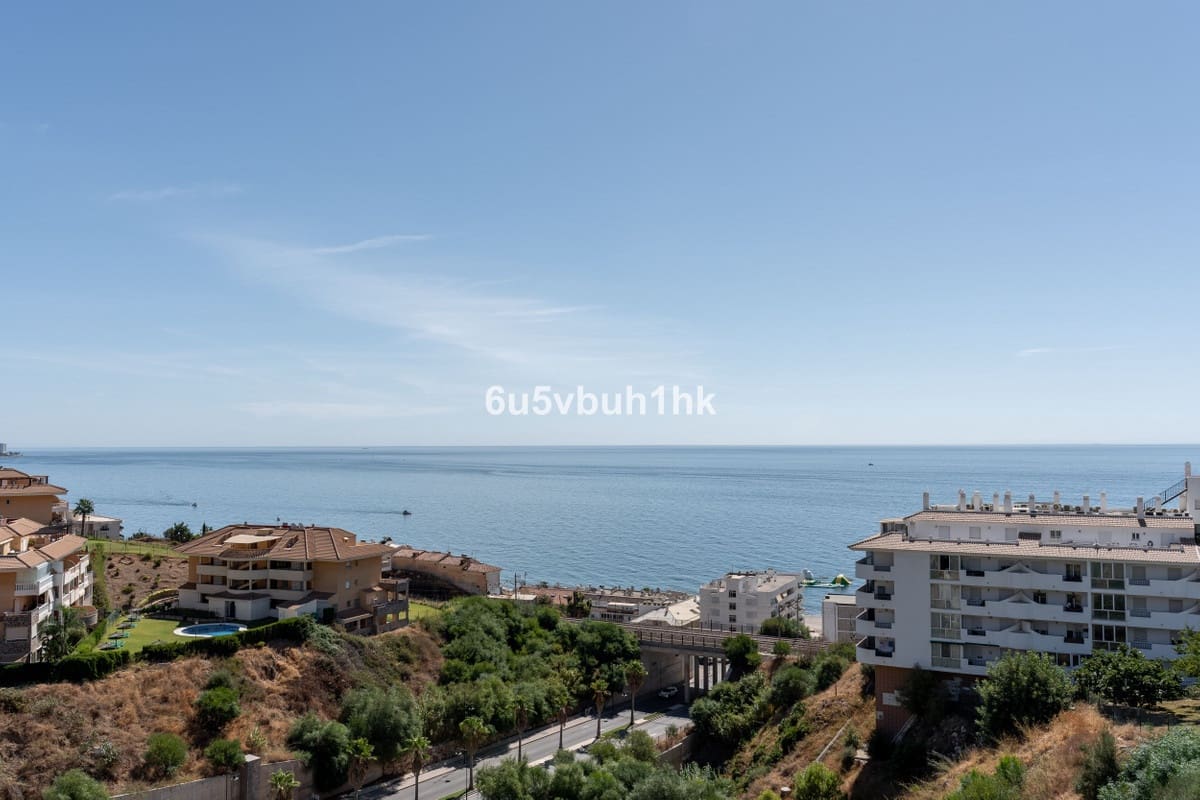 5 makuuhuone Omakotitalo myytävänä paikassa Fuengirola mukana uima-altaan - 614 000 € (Ref: 9518145)