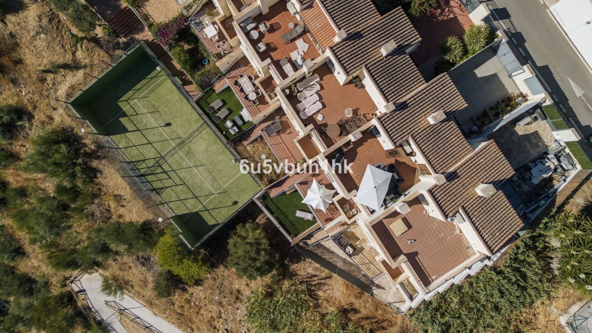 5 makuuhuone Omakotitalo myytävänä paikassa Fuengirola mukana uima-altaan - 614 000 € (Ref: 9518145)