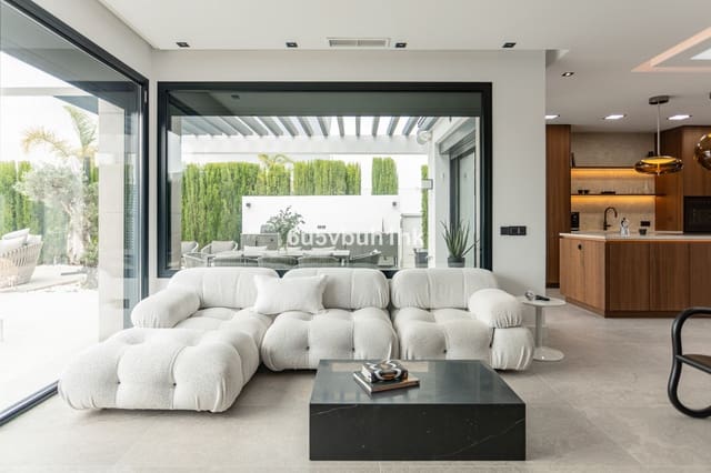 4 sypialnia Dom na sprzedaż w Parque Central, Estepona z basenem - 2 790 000 € (Ref: 9518148)