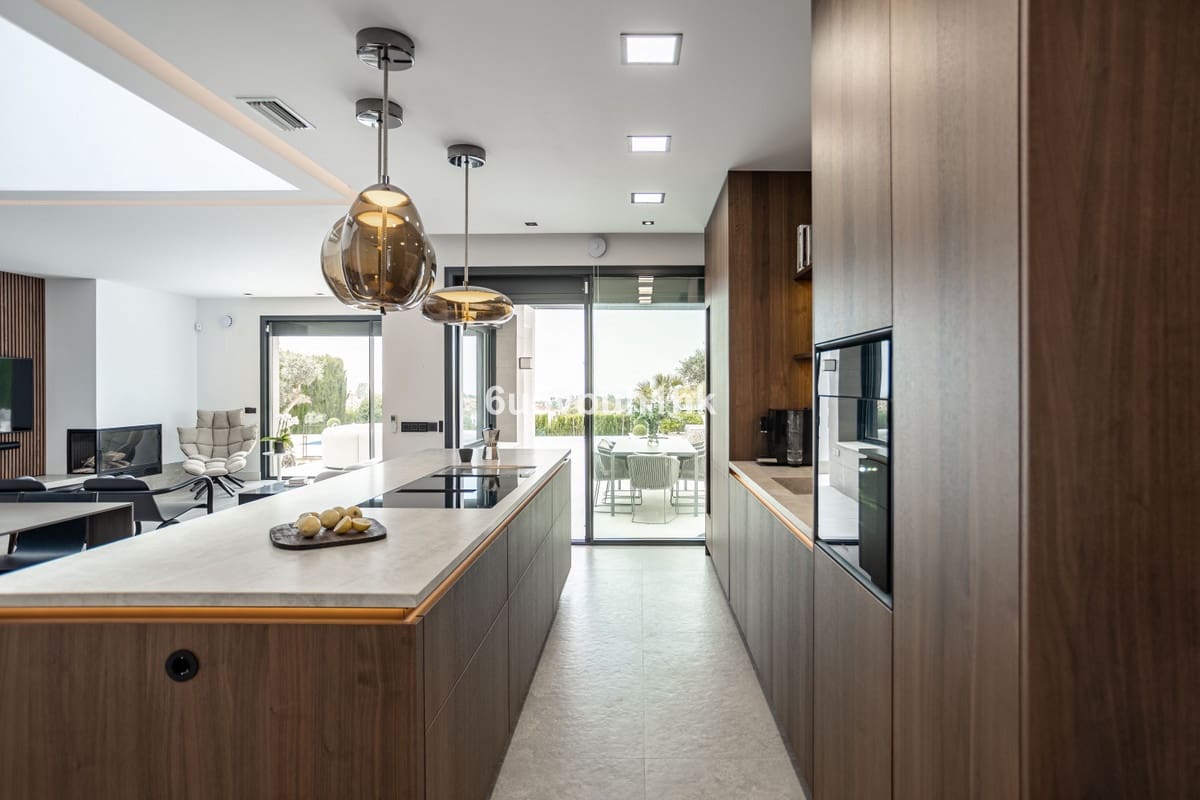 4 sypialnia Dom na sprzedaż w Estepona z basenem - 2 790 000 € (Ref: 9518148)