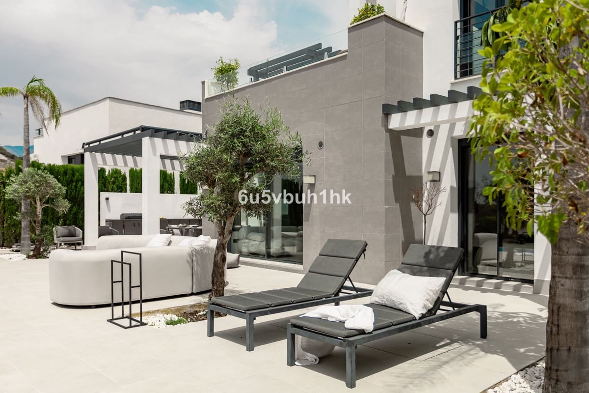 4 sypialnia Dom na sprzedaż w Estepona z basenem - 2 790 000 € (Ref: 9518148)