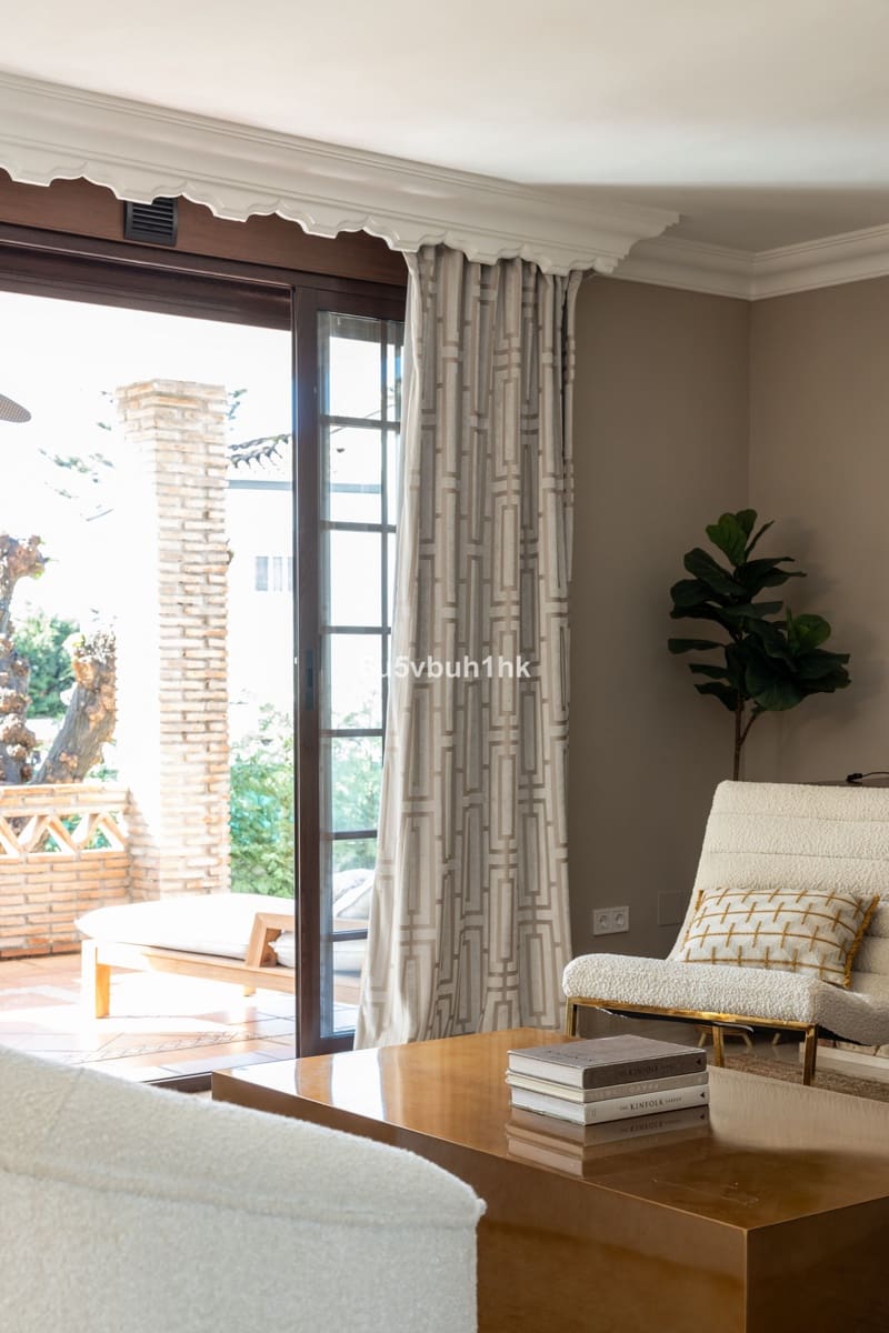 4 bedroom Villa for sale in San Pedro de Alcantara with pool - € 1,695,000 (Ref: 9518150)