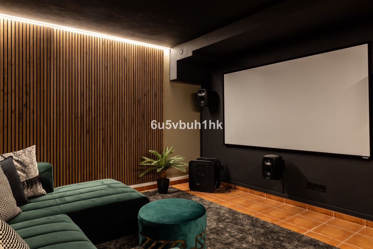 4 bedroom Villa for sale in San Pedro de Alcantara with pool - € 1,695,000 (Ref: 9518150)