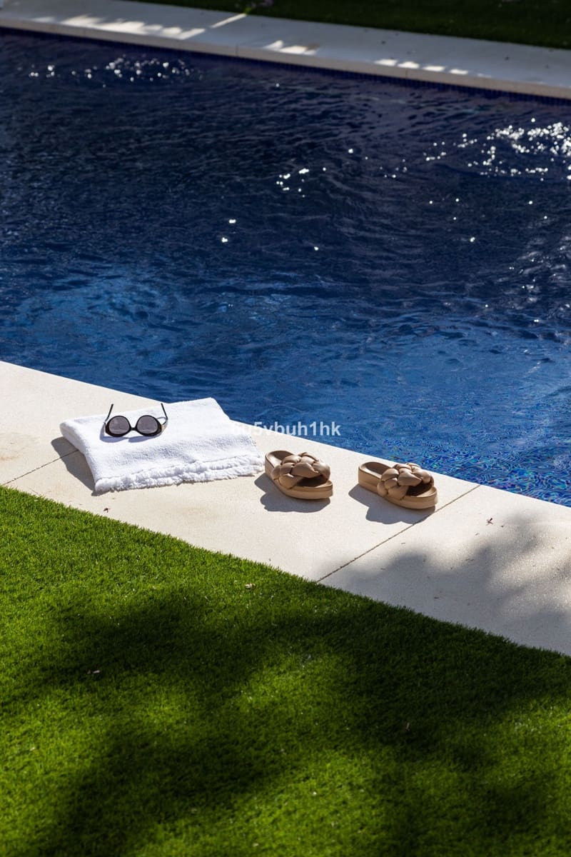 4 bedroom Villa for sale in San Pedro de Alcantara with pool - € 1,695,000 (Ref: 9518150)