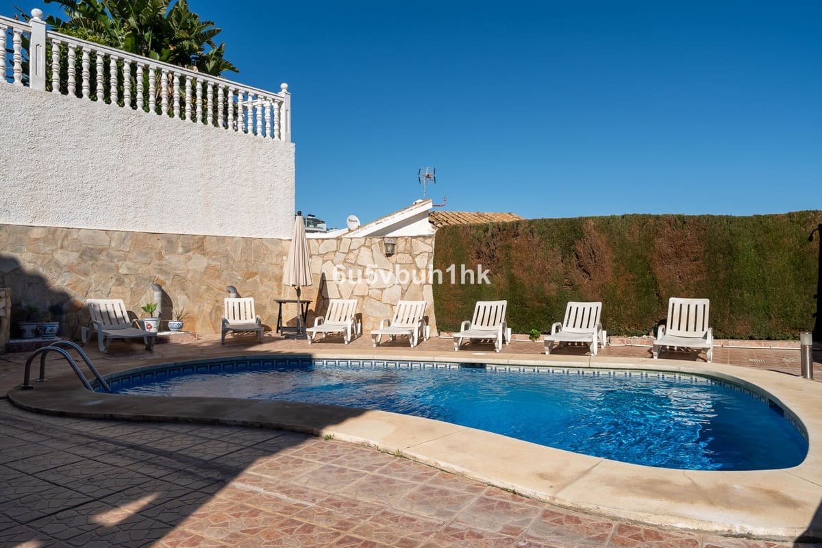 5 makuuhuone Huvila myytävänä paikassa Fuengirola mukana uima-altaan - 1 290 000 € (Ref: 9518156)