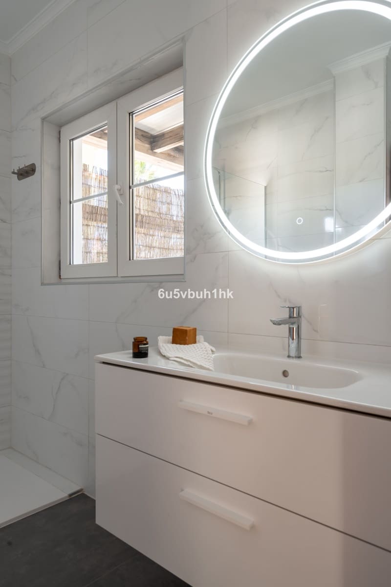 5 makuuhuone Huvila myytävänä paikassa Fuengirola mukana uima-altaan - 1 290 000 € (Ref: 9518156)