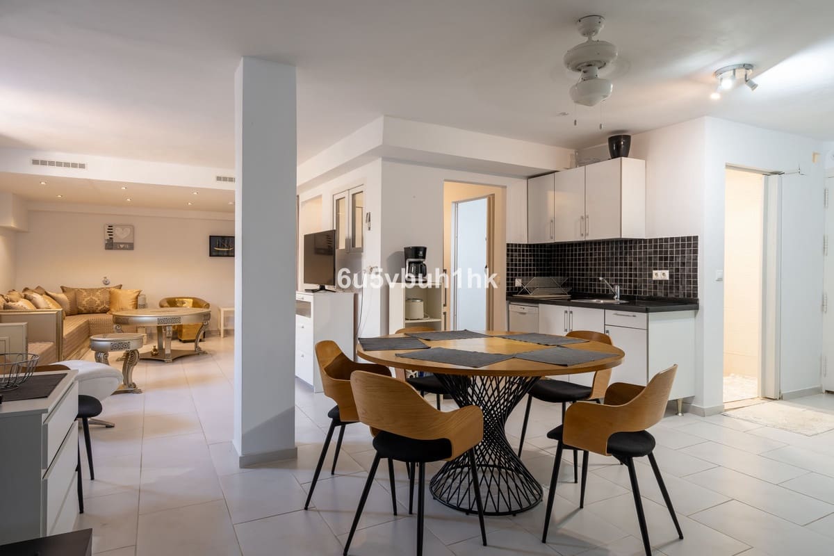 5 makuuhuone Huvila myytävänä paikassa Fuengirola mukana uima-altaan - 1 290 000 € (Ref: 9518156)