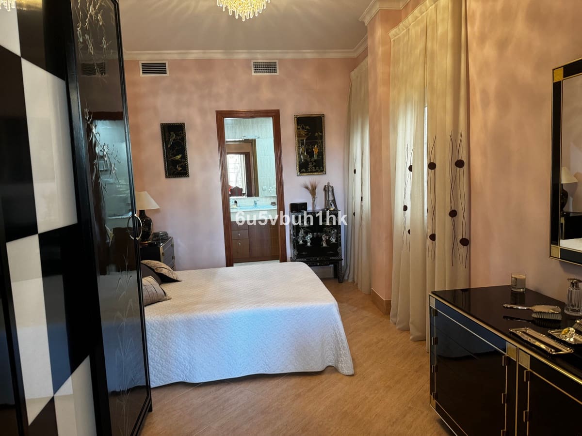 3 bedroom Apartment for sale in Malaga city - € 2,200,000 (Ref: 9518159)