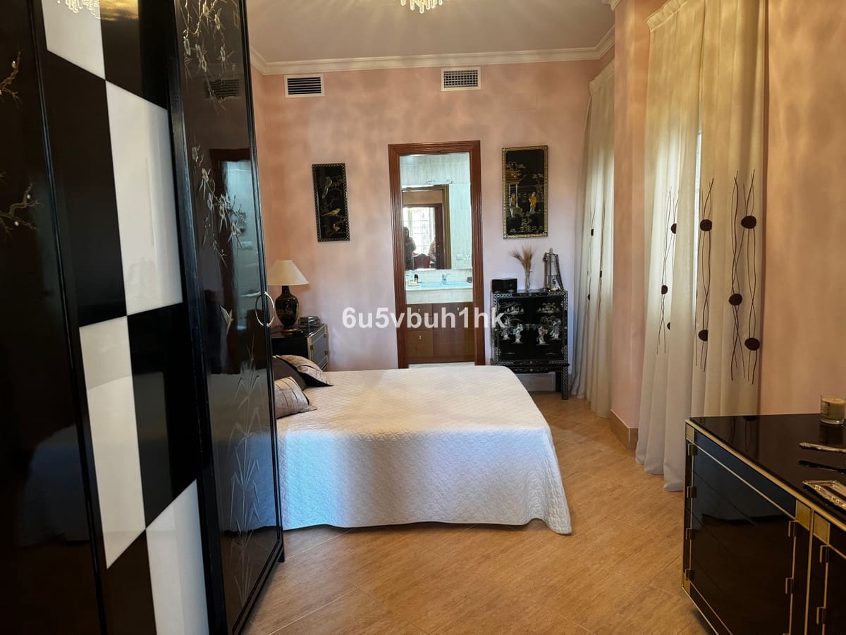 3 bedroom Apartment for sale in Malaga city - € 2,200,000 (Ref: 9518159)
