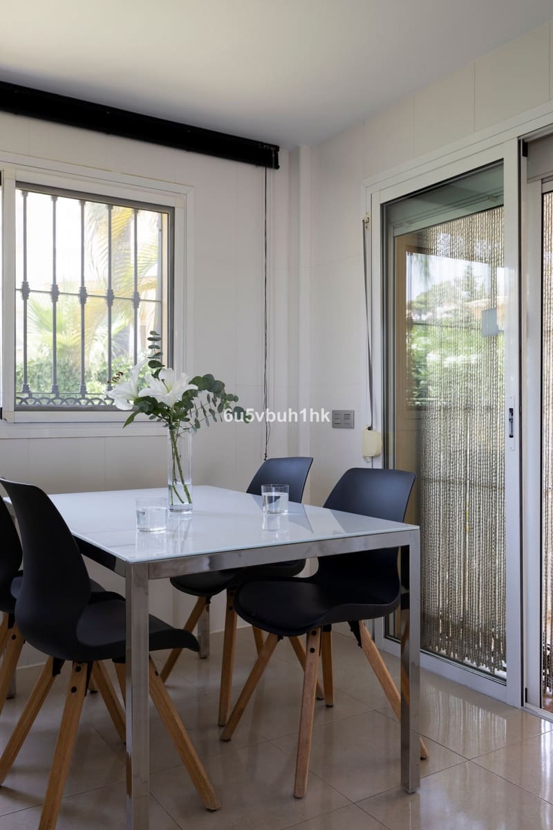 5 Zimmer Villa zu verkaufen in La Sierrezuela mit Pool - 867.000 € (Ref: 9518160)