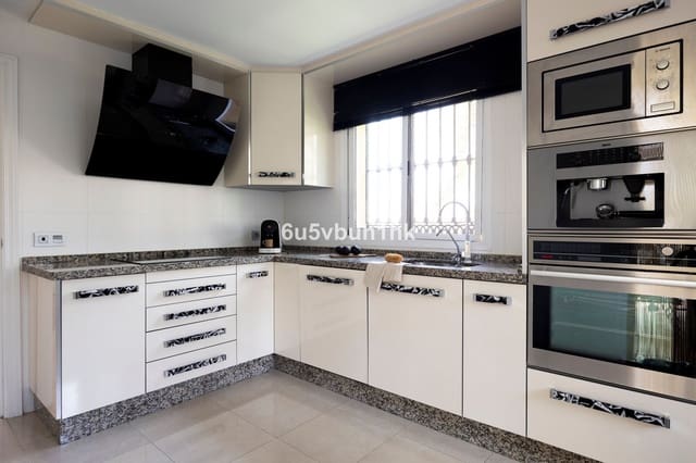 5 Zimmer Villa zu verkaufen in La Sierrezuela, Mijas mit Pool - 867.000 € (Ref: 9518160)