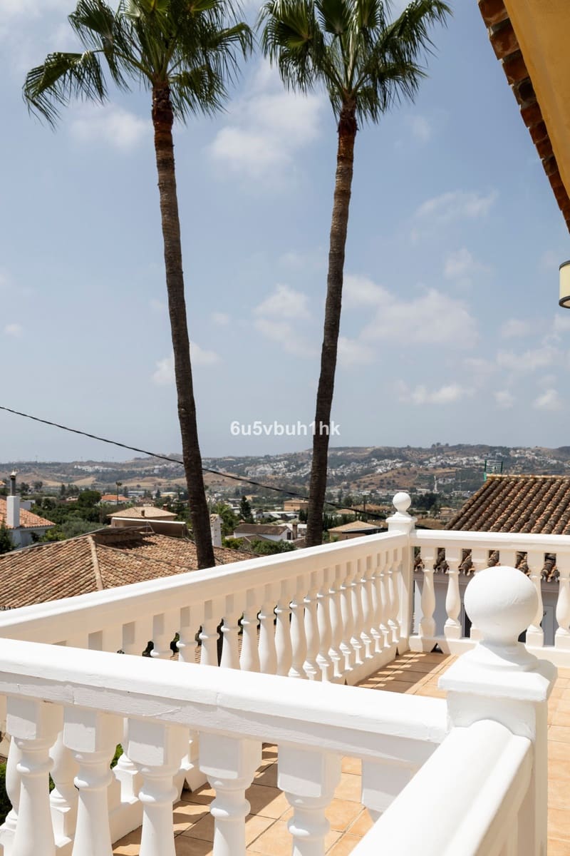 5 Zimmer Villa zu verkaufen in La Sierrezuela mit Pool - 867.000 € (Ref: 9518160)