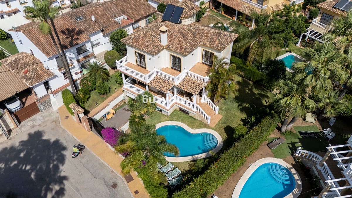 5 Zimmer Villa zu verkaufen in La Sierrezuela mit Pool - 867.000 € (Ref: 9518160)