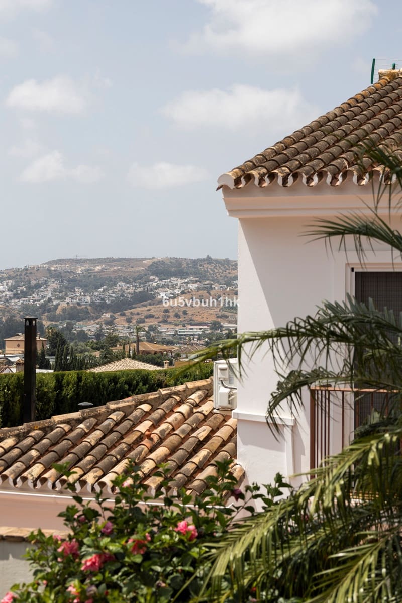 5 Zimmer Villa zu verkaufen in La Sierrezuela mit Pool - 867.000 € (Ref: 9518160)