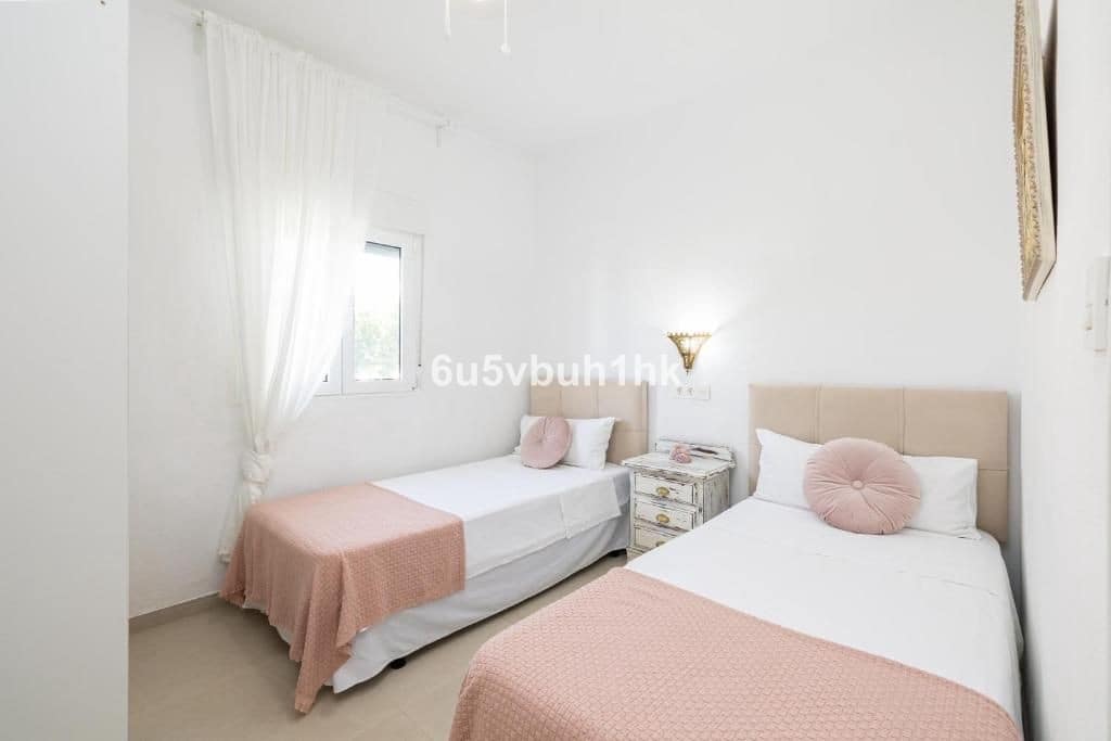 8 sypialnia Finka/Dom wiejski na sprzedaż w Miasto Malaga z basenem - 650 000 € (Ref: 9518164)