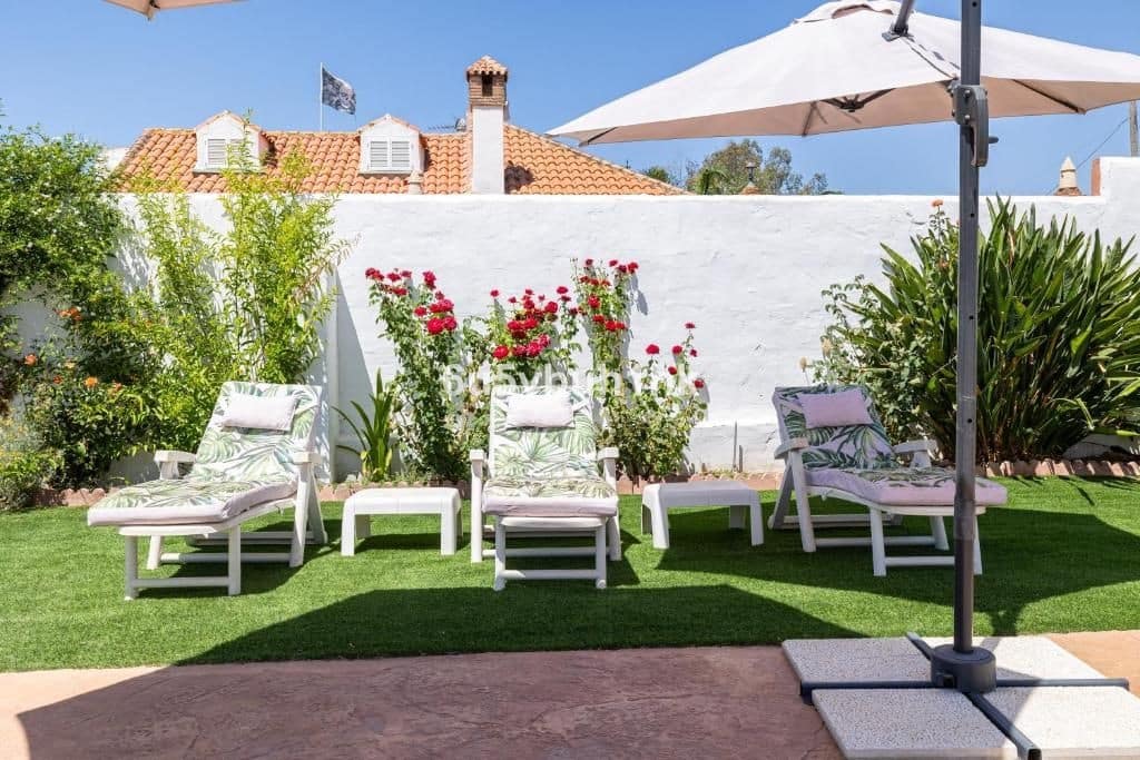 8 sypialnia Finka/Dom wiejski na sprzedaż w Miasto Malaga z basenem - 650 000 € (Ref: 9518164)