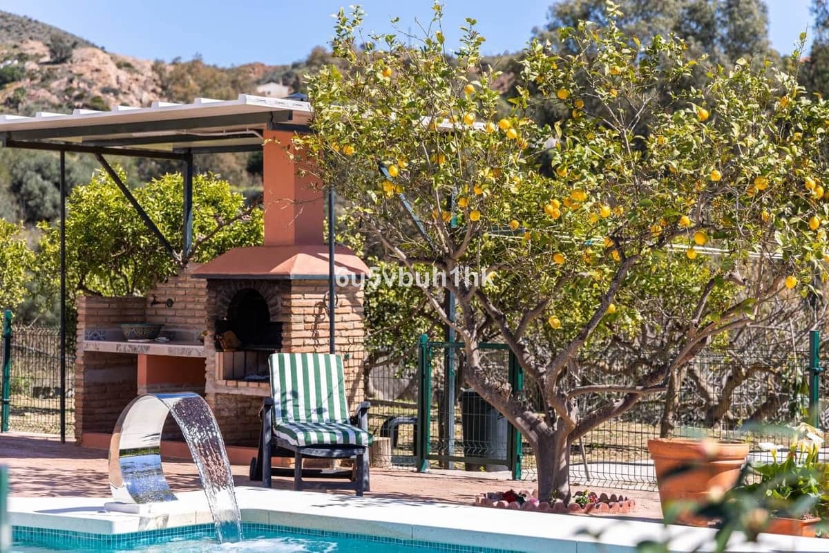 8 sypialnia Finka/Dom wiejski na sprzedaż w Miasto Malaga z basenem - 650 000 € (Ref: 9518164)