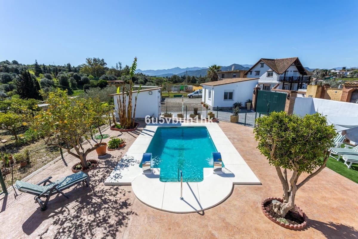 8 sypialnia Finka/Dom wiejski na sprzedaż w Miasto Malaga z basenem - 650 000 € (Ref: 9518164)