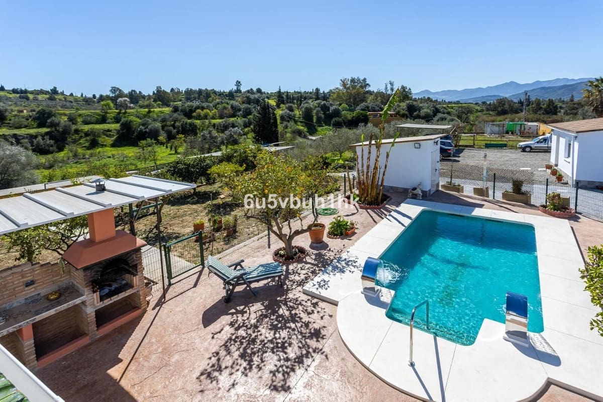 8 sypialnia Finka/Dom wiejski na sprzedaż w Miasto Malaga z basenem - 650 000 € (Ref: 9518164)