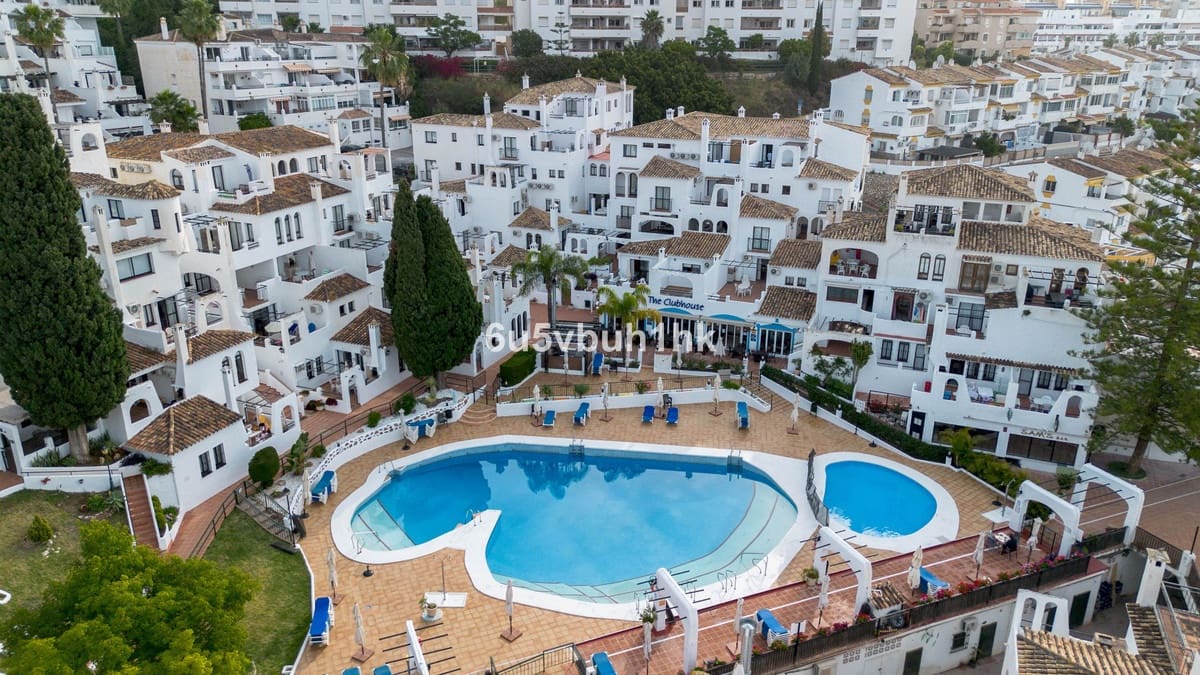 Ático de 2 habitaciones en Benalmádena en venta - 435.000 € (Ref: 9518174)