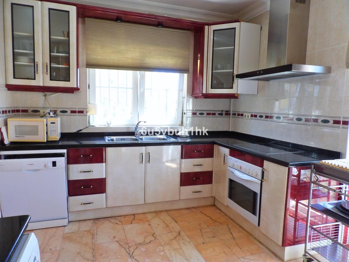 3 bedroom Villa for sale in Fuengirola with pool - € 1,225,000 (Ref: 9518177)