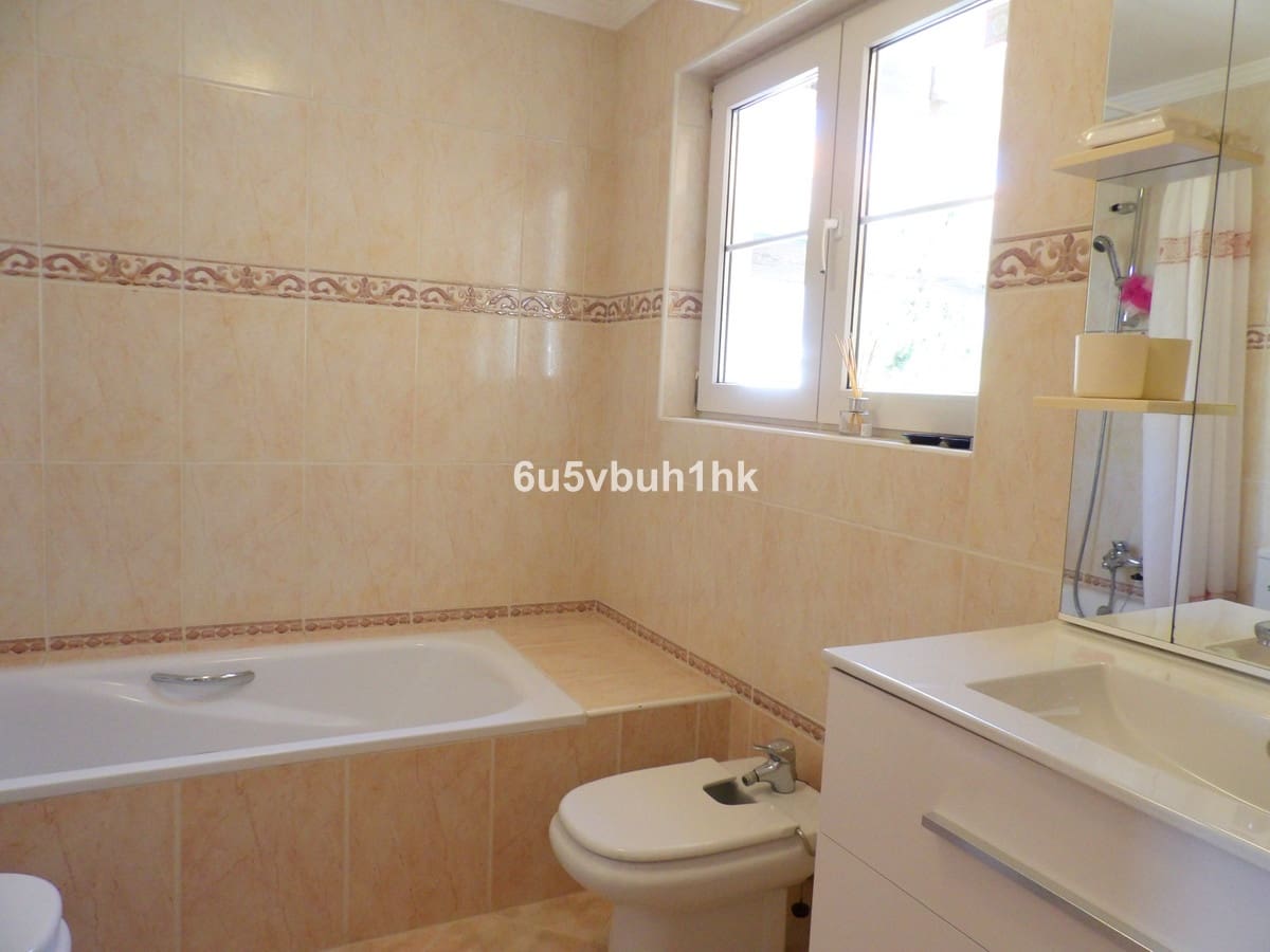 3 bedroom Villa for sale in Fuengirola with pool - € 1,225,000 (Ref: 9518177)