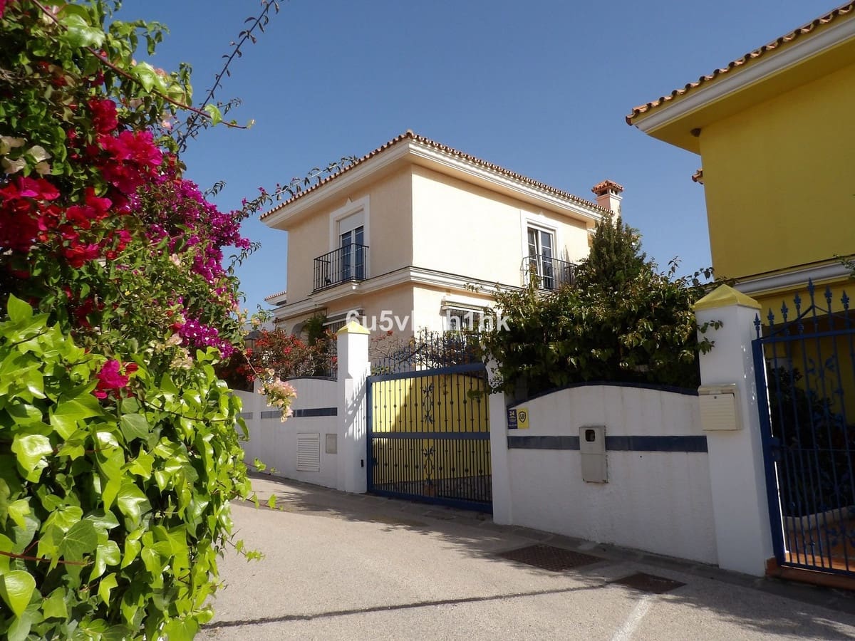 3 bedroom Villa for sale in Fuengirola with pool - € 1,225,000 (Ref: 9518177)