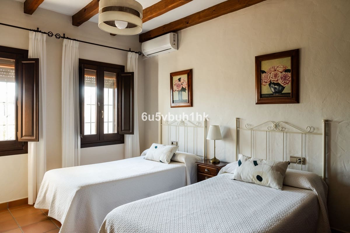 5 bedroom Townhouse for sale in Alhaurin el Grande with pool - € 1,280,000 (Ref: 9518187)