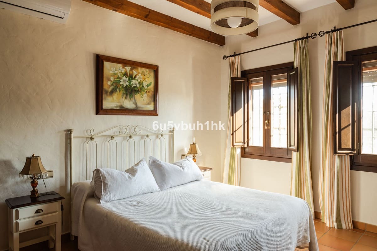 5 bedroom Townhouse for sale in Alhaurin el Grande with pool - € 1,280,000 (Ref: 9518187)