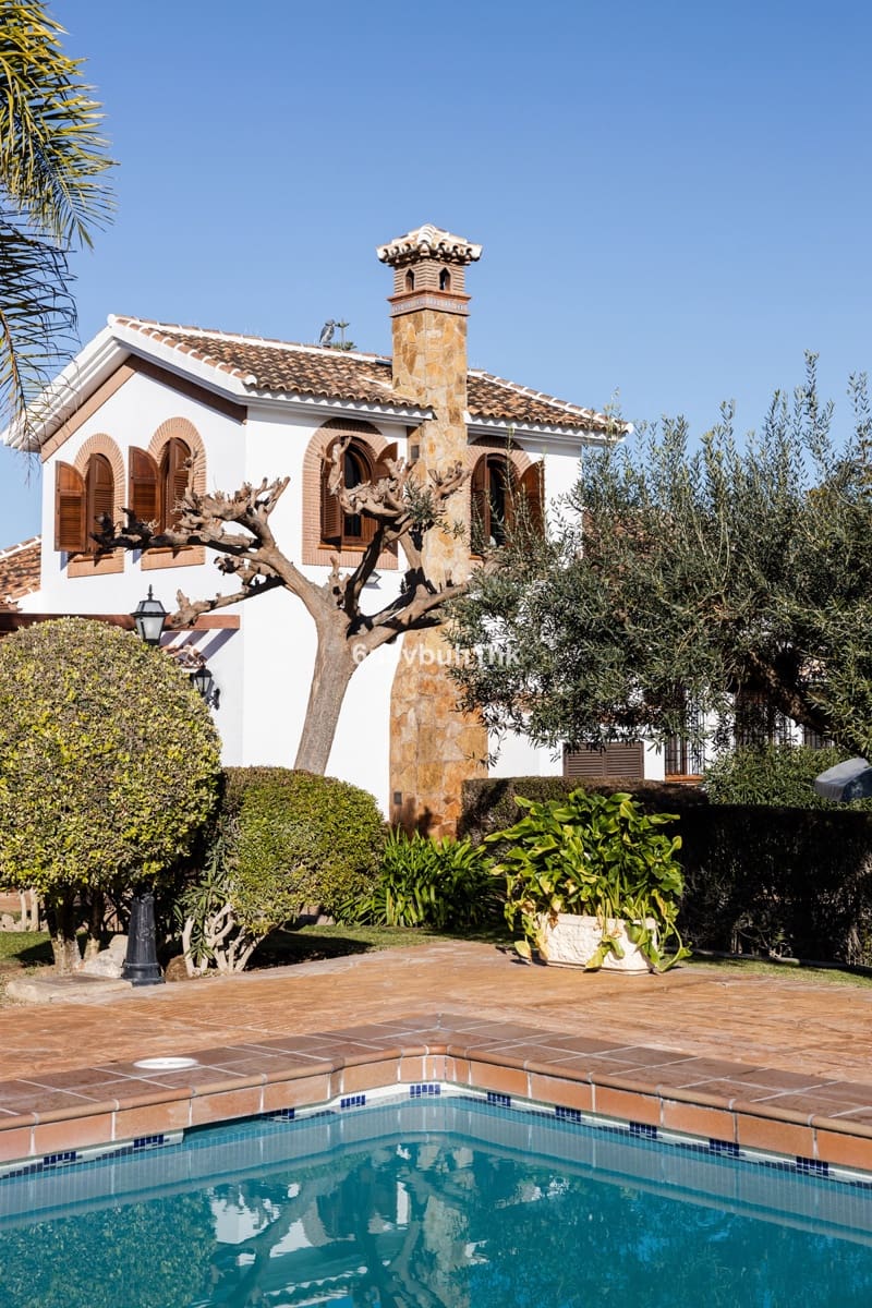 5 bedroom Townhouse for sale in Alhaurin el Grande with pool - € 1,280,000 (Ref: 9518187)