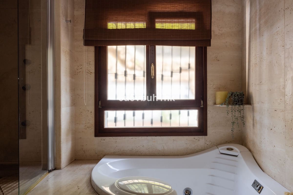 Chalet de 6 habitaciones en Málaga ciudad en venta con piscina - 3.450.000 € (Ref: 9518190)