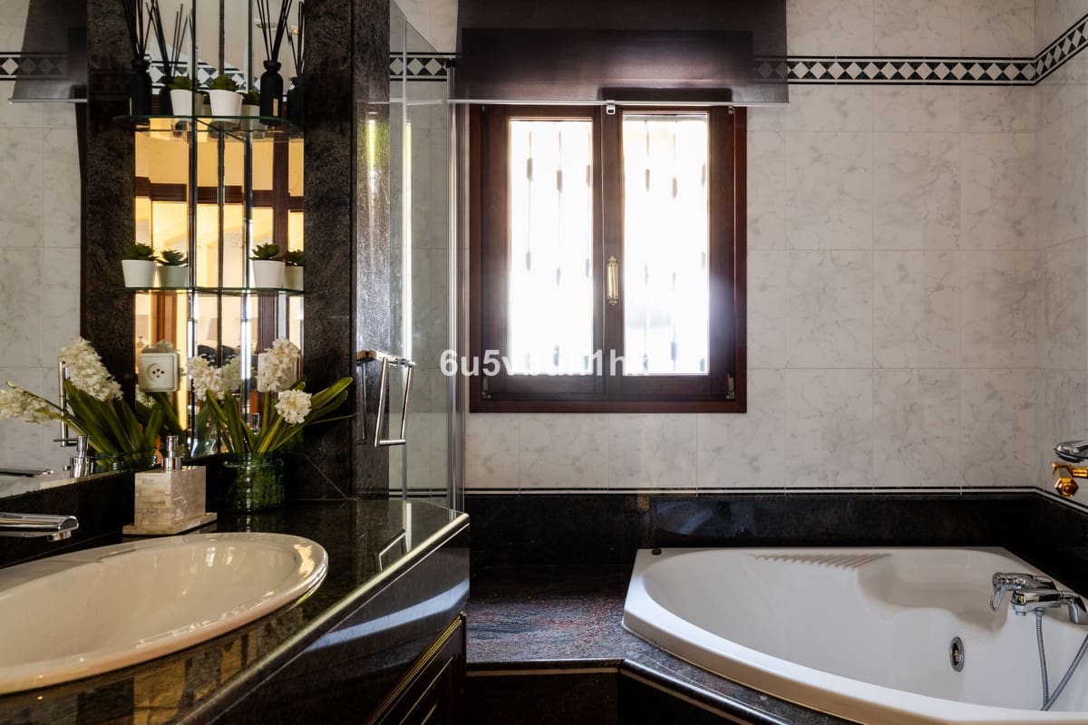 Chalet de 6 habitaciones en Málaga ciudad en venta con piscina - 3.450.000 € (Ref: 9518190)