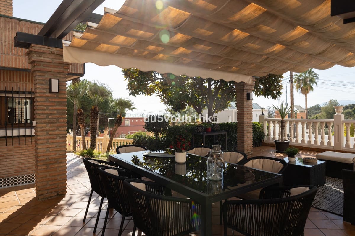 Chalet de 6 habitaciones en Málaga ciudad en venta con piscina - 3.450.000 € (Ref: 9518190)