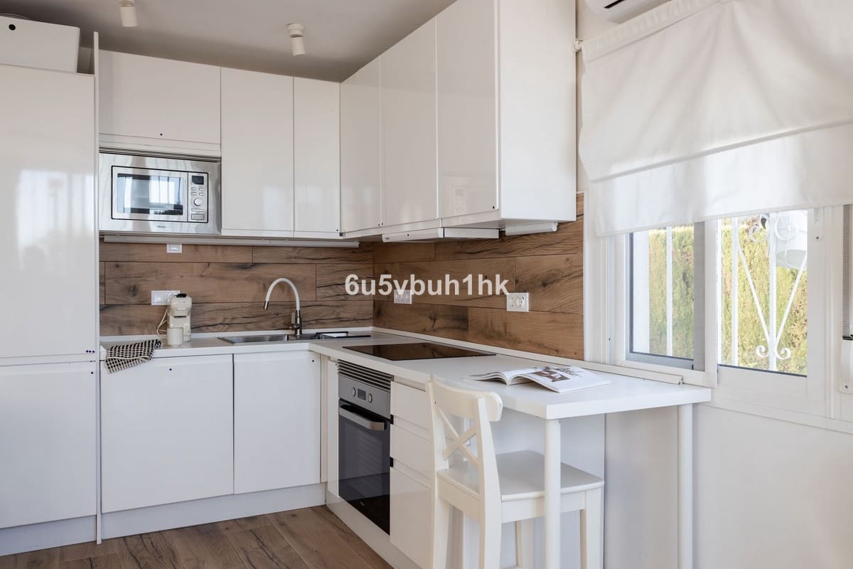 Apartamento de 2 habitaciones en Estepona en venta - 218.000 € (Ref: 9518192)