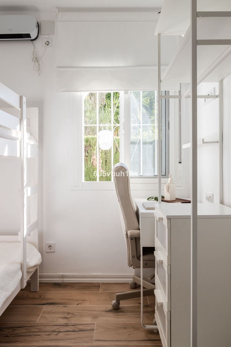 Apartamento de 2 habitaciones en Estepona en venta - 218.000 € (Ref: 9518192)