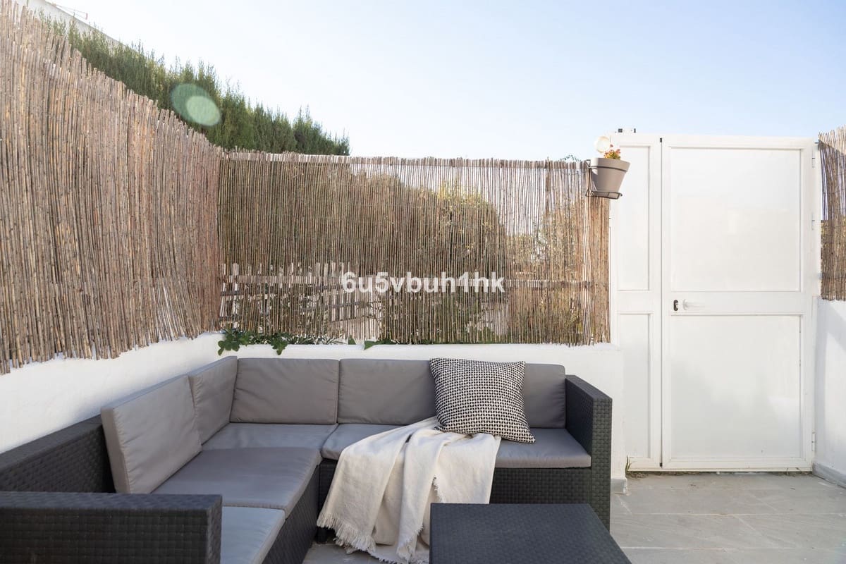 Apartamento de 2 habitaciones en Estepona en venta - 218.000 € (Ref: 9518192)