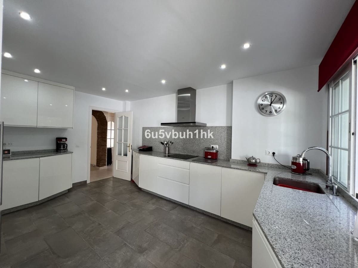 5 quarto Casa em Banda para venda em El Paraiso com piscina - 1 490 000 € (Ref: 9518193)