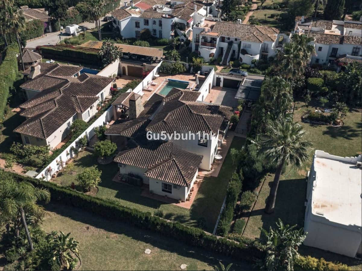 5 quarto Casa em Banda para venda em El Paraiso com piscina - 1 490 000 € (Ref: 9518193)