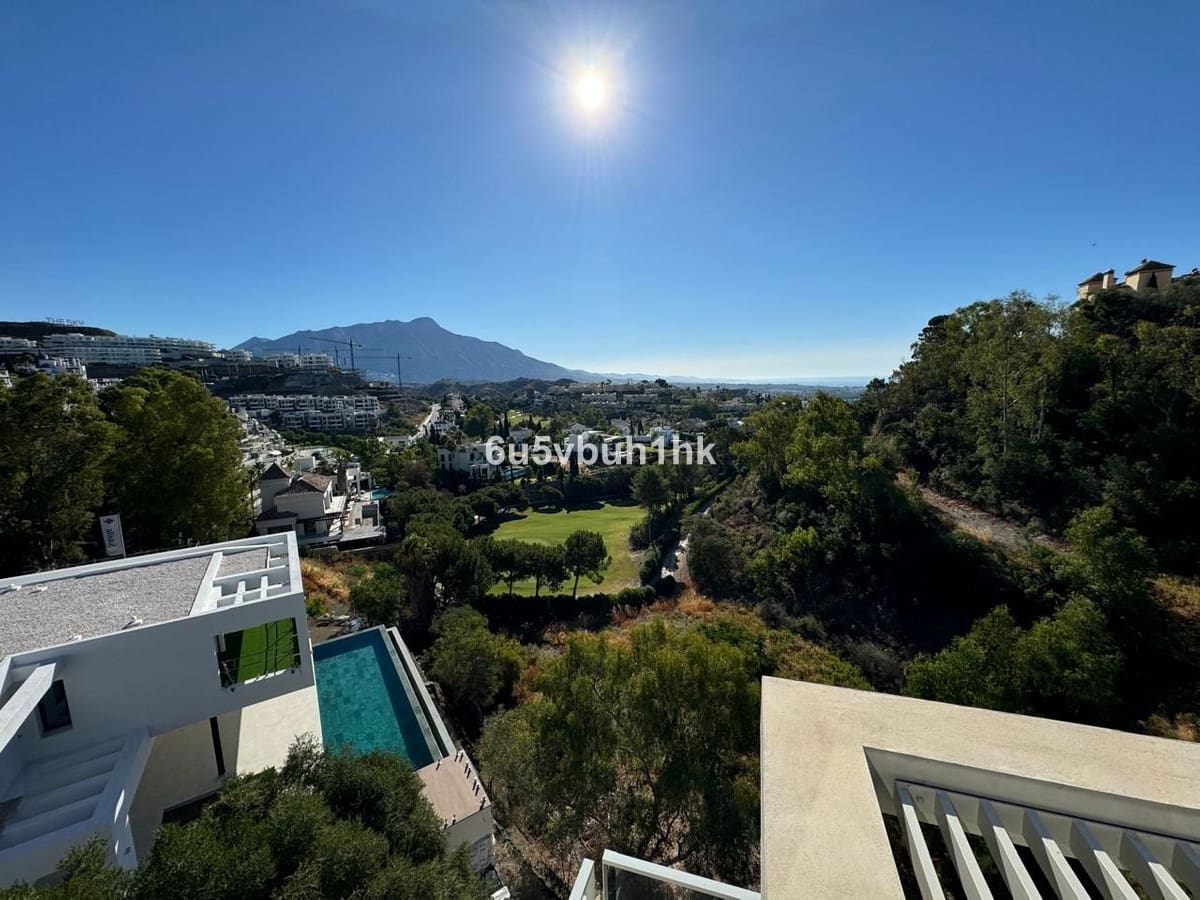 3 bedroom Penthouse for sale in La Quinta with pool - € 1,150,000 (Ref: 9518194)