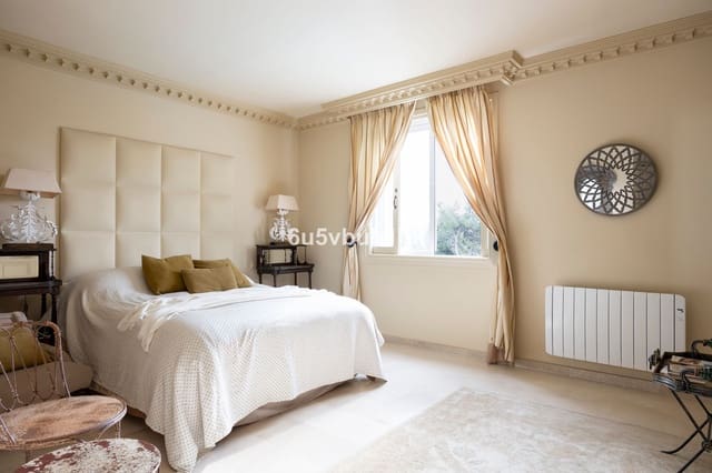 3 bedroom Penthouse for sale in Los Monteros, Marbella with pool - € 800,000 (Ref: 9518195)